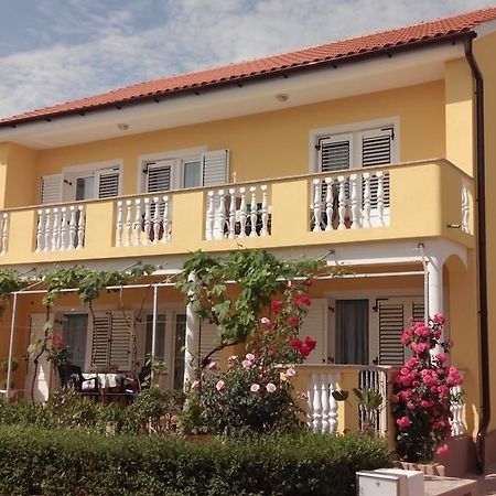 Apartment And Room Hudoletnjak Сило Номер фото