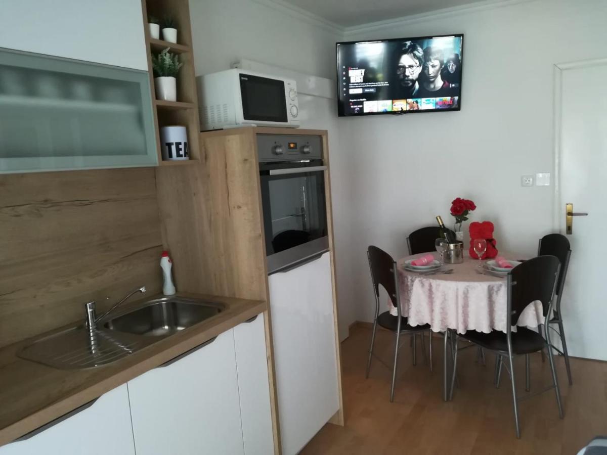 Apartment And Room Hudoletnjak Сило Экстерьер фото
