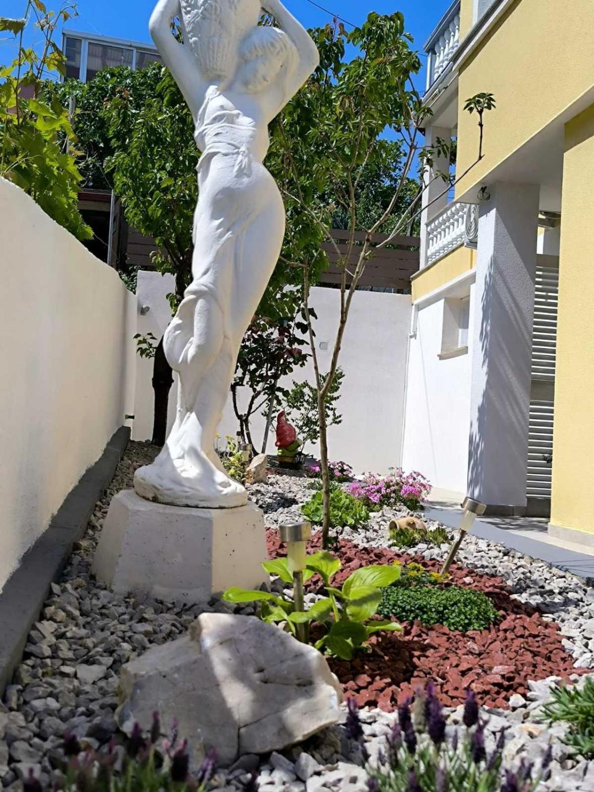 Apartment And Room Hudoletnjak Сило Номер фото