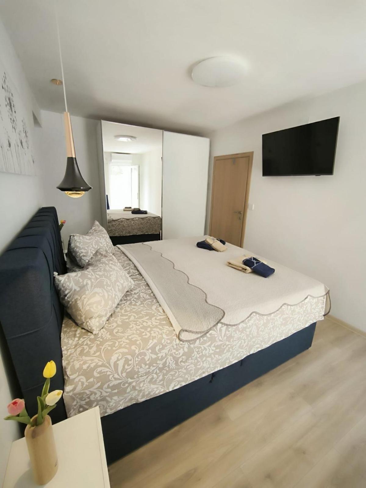 Apartment And Room Hudoletnjak Сило Номер фото